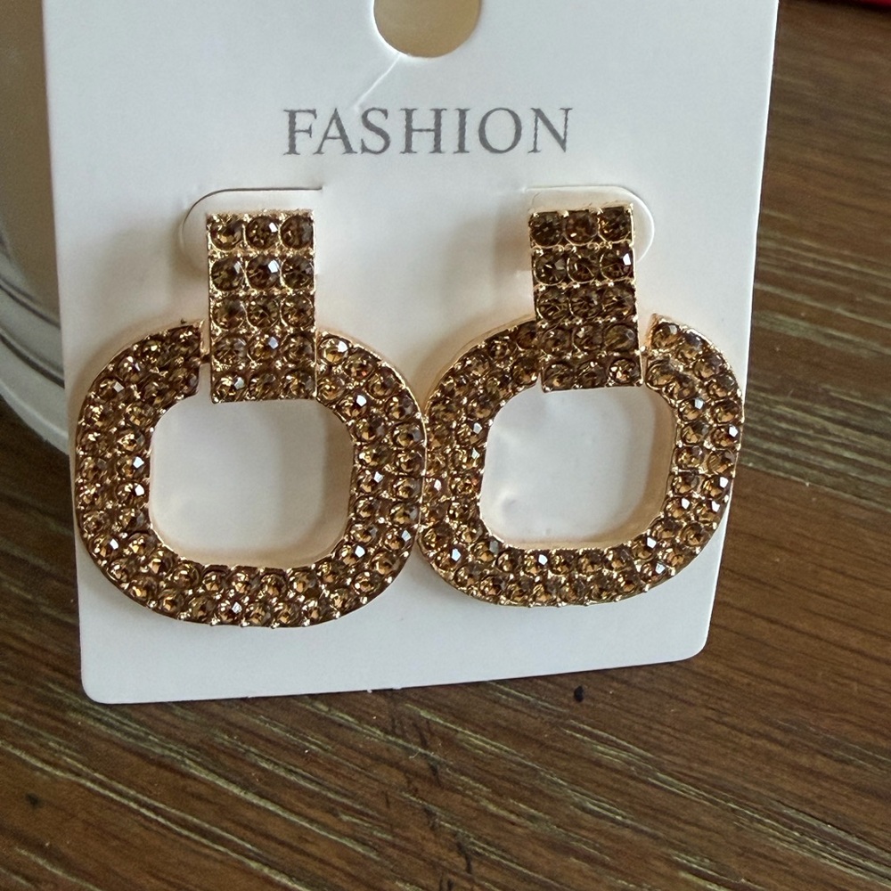 Elegant Gold-Tone Earrings All accessories in my closet are $8 or 3 for $20